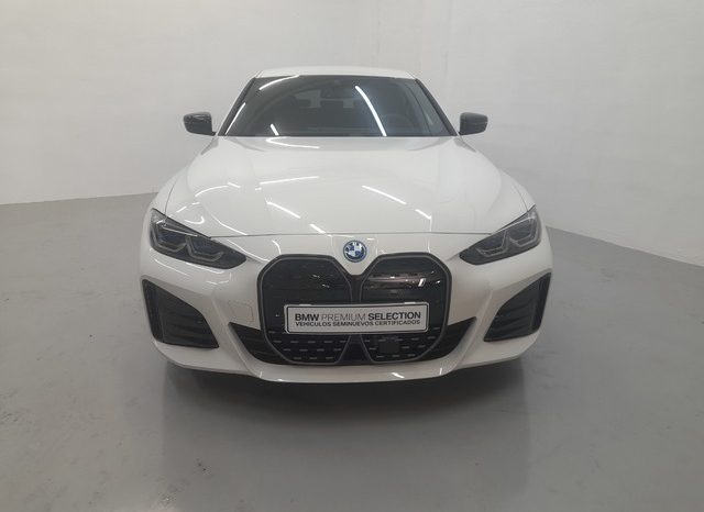 
								BMW i4 eDrive35 lleno									