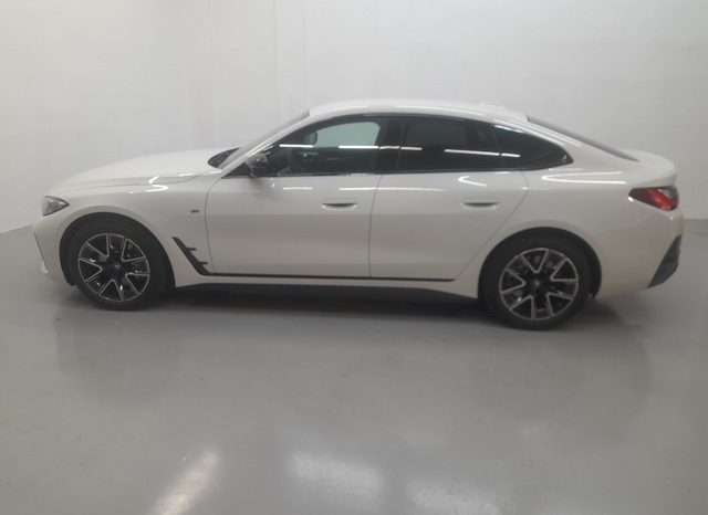 
								BMW i4 eDrive35 lleno									