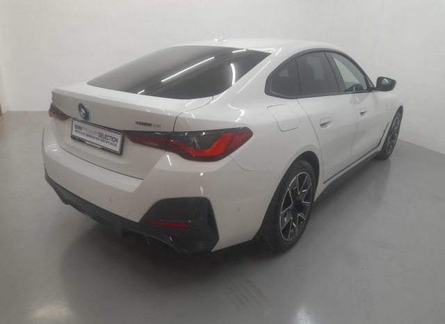 
								BMW i4 eDrive35 lleno									