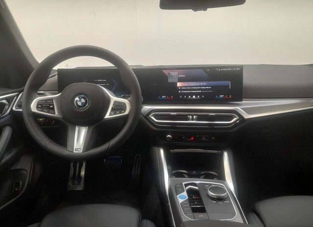 
								BMW i4 eDrive35 lleno									