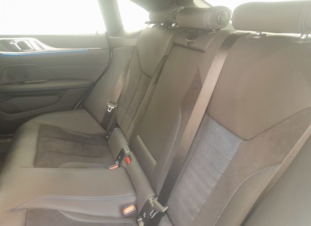 
								BMW i4 eDrive35 lleno									