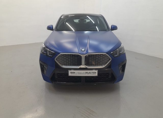 
								BMW iX2 xDrive30 lleno									