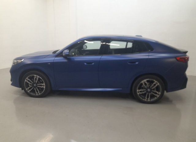 
								BMW iX2 xDrive30 lleno									