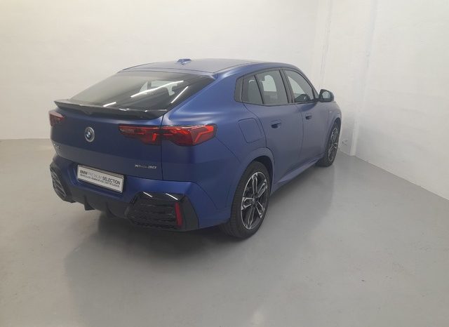 
								BMW iX2 xDrive30 lleno									