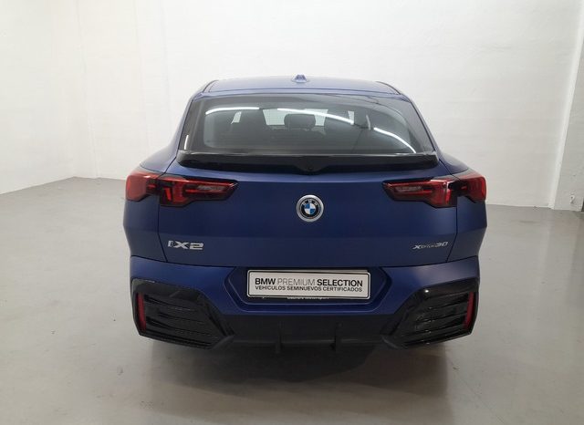 
								BMW iX2 xDrive30 lleno									