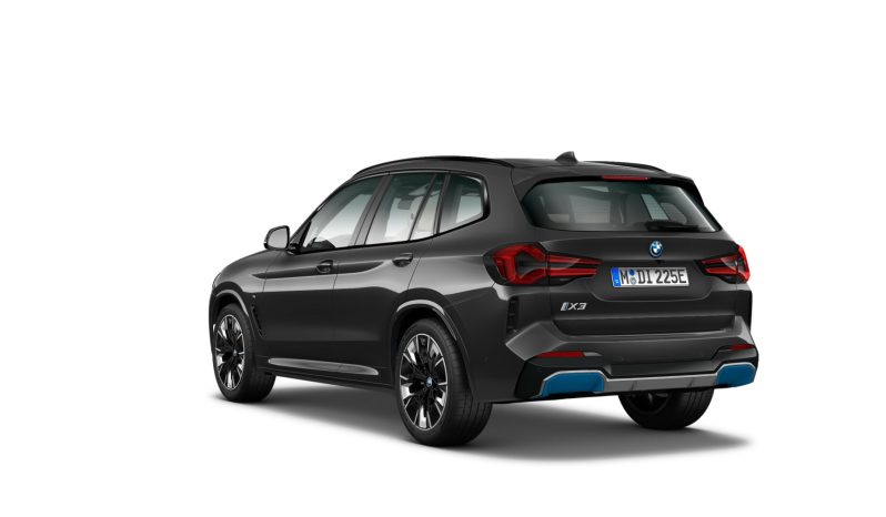 
								BMW iX3 lleno									